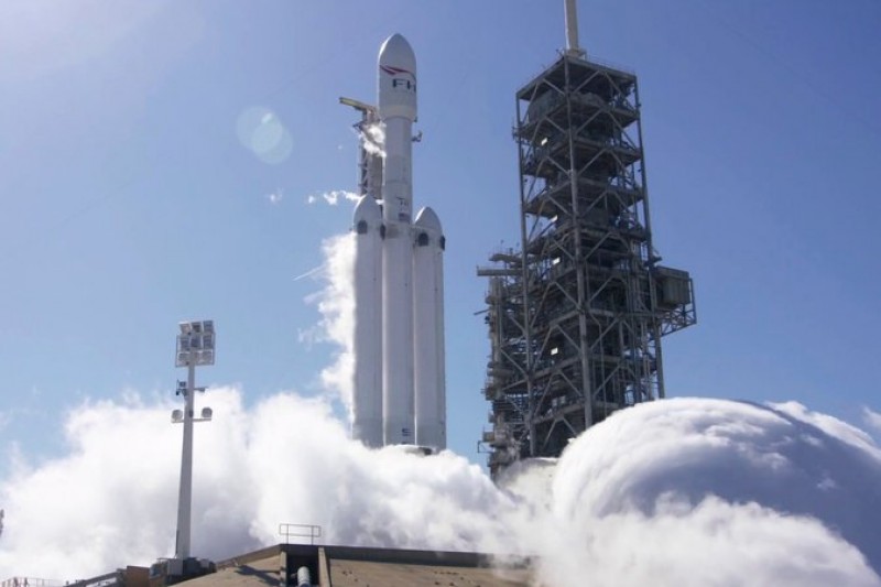 Watch the SpaceX Falcon Heavy Rocket Launch Today