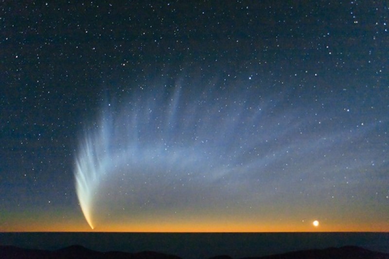 Comet tails can be shaped by the Sun's magnetic field