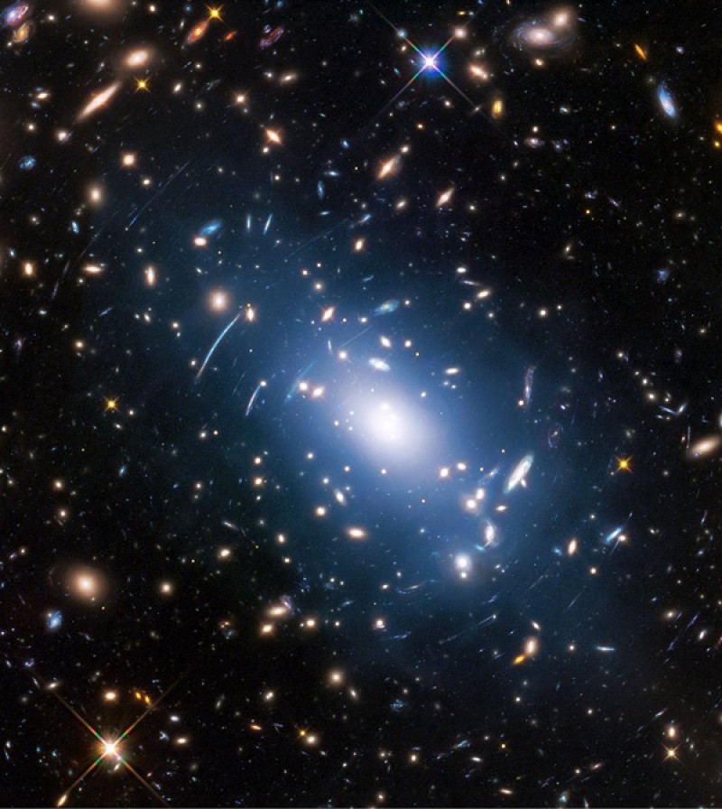 These new Hubble images let astronomers 'see' dark matter
